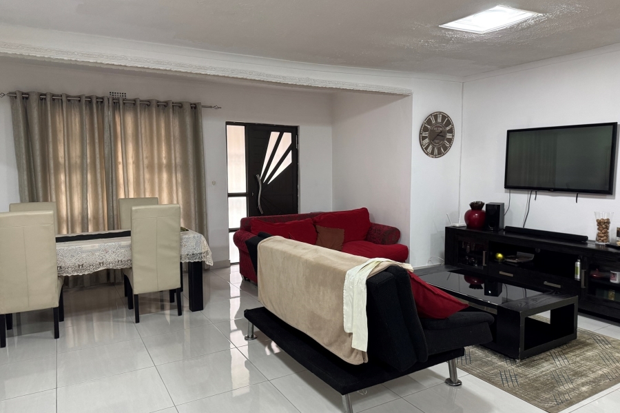 3 Bedroom Property for Sale in Park Village Western Cape